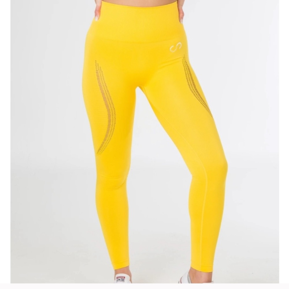 Scrunch bum leggings yellow